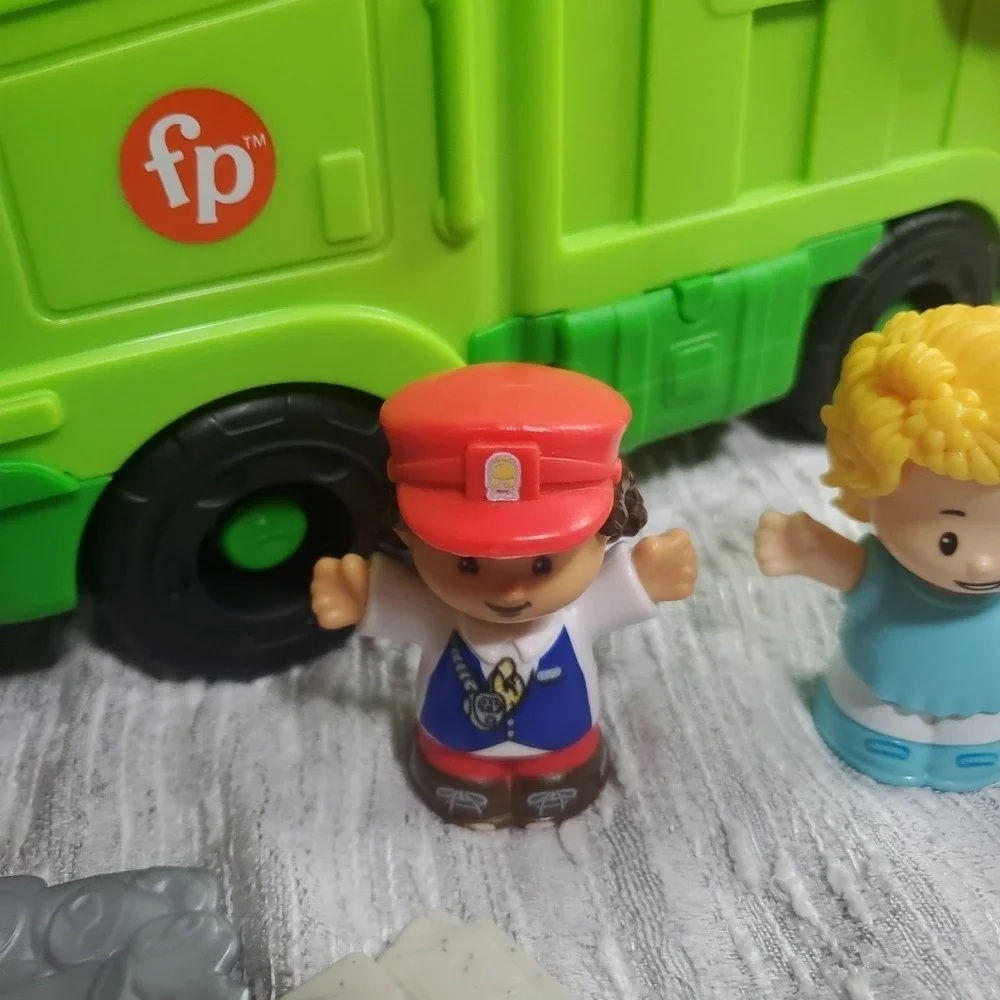 Fisher Price Little People Recycle Truck w 4 Figures Tested‎ Working
